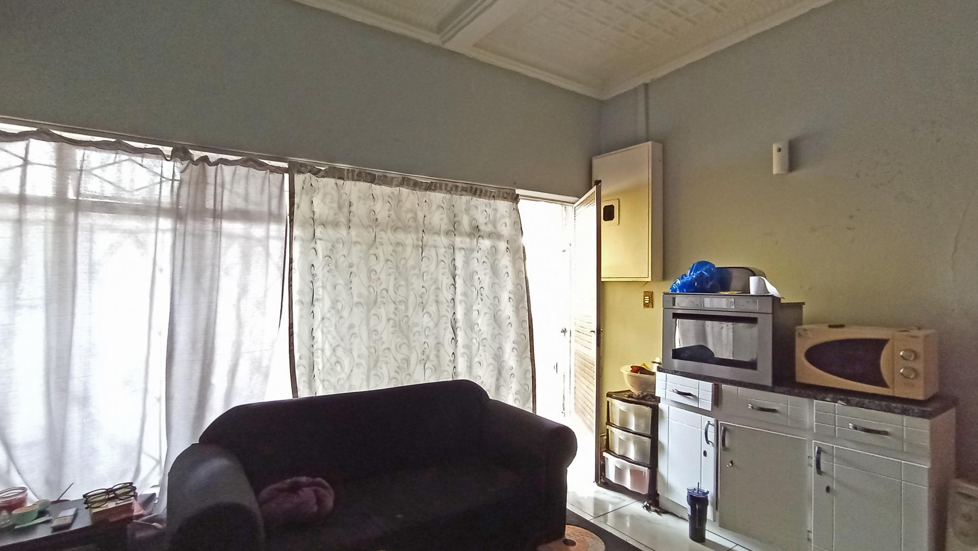 Rooms - 116 square meters of property in Bezuidenhout Valley