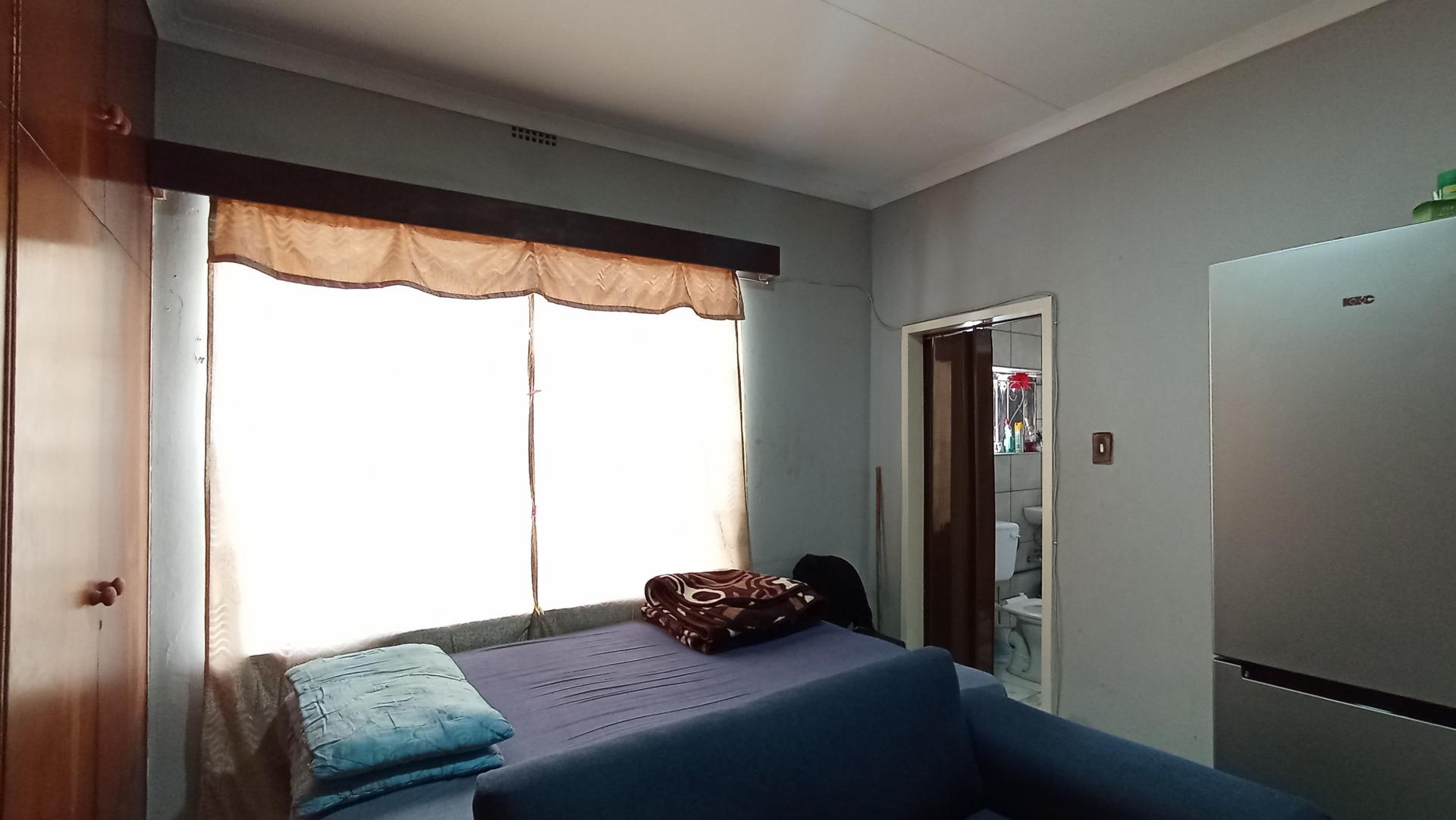 Rooms - 116 square meters of property in Bezuidenhout Valley