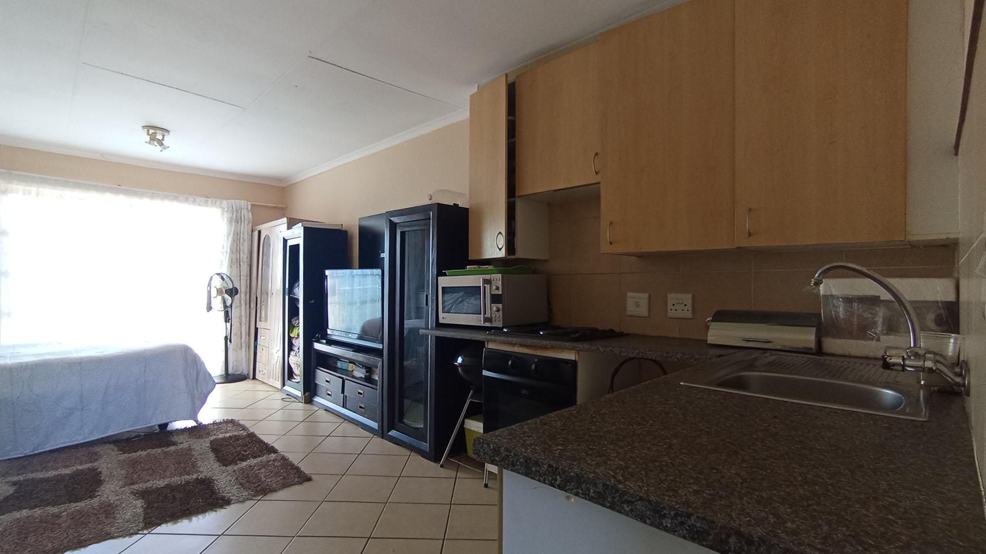 Kitchen - 9 square meters of property in Karenpark