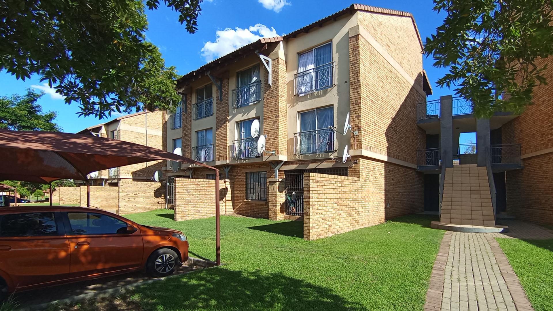 Front View of property in Karenpark