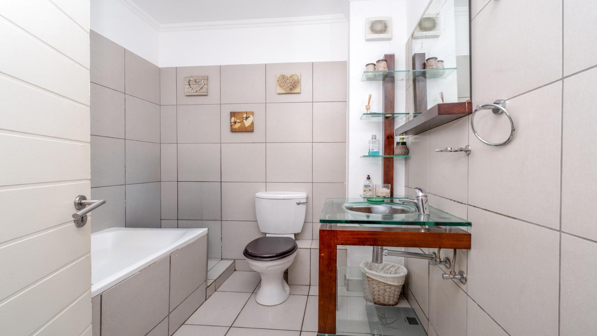 Bathroom 1 - 6 square meters of property in Jackal Creek Golf Estate