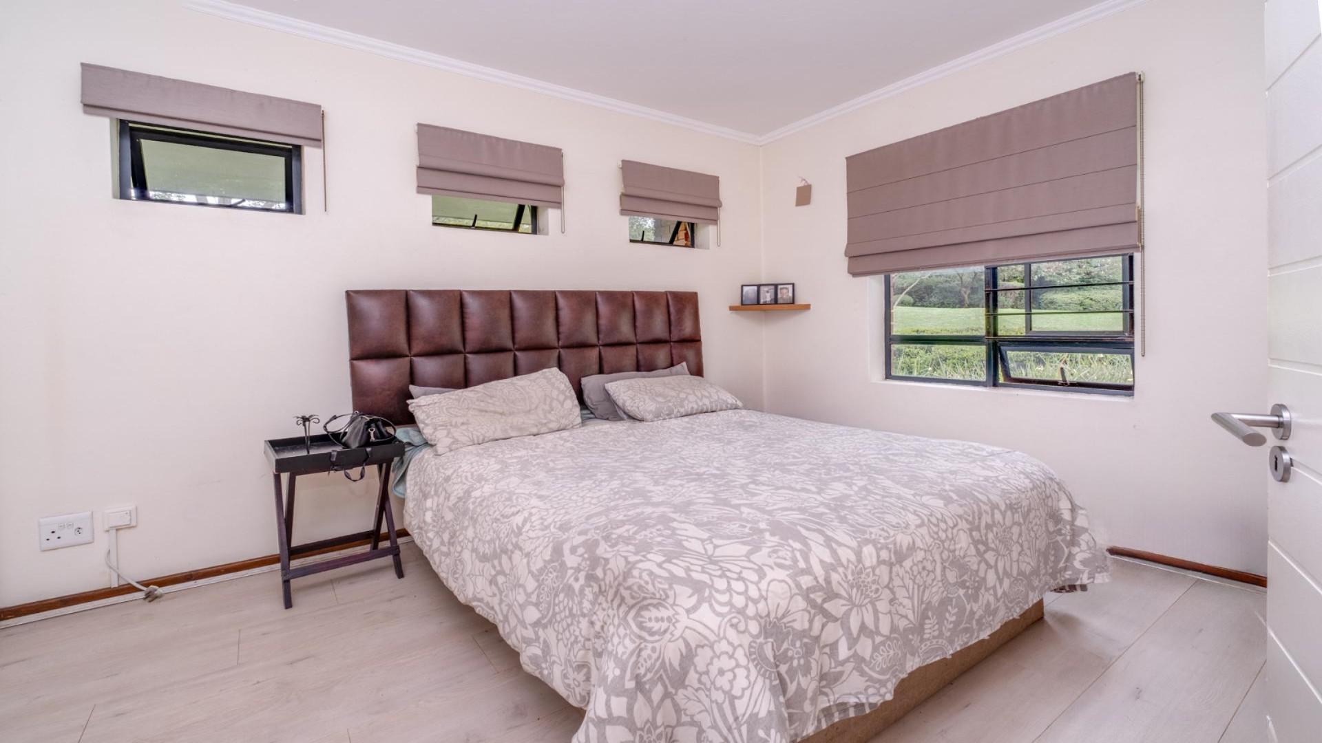 Bed Room 1 - 11 square meters of property in Jackal Creek Golf Estate