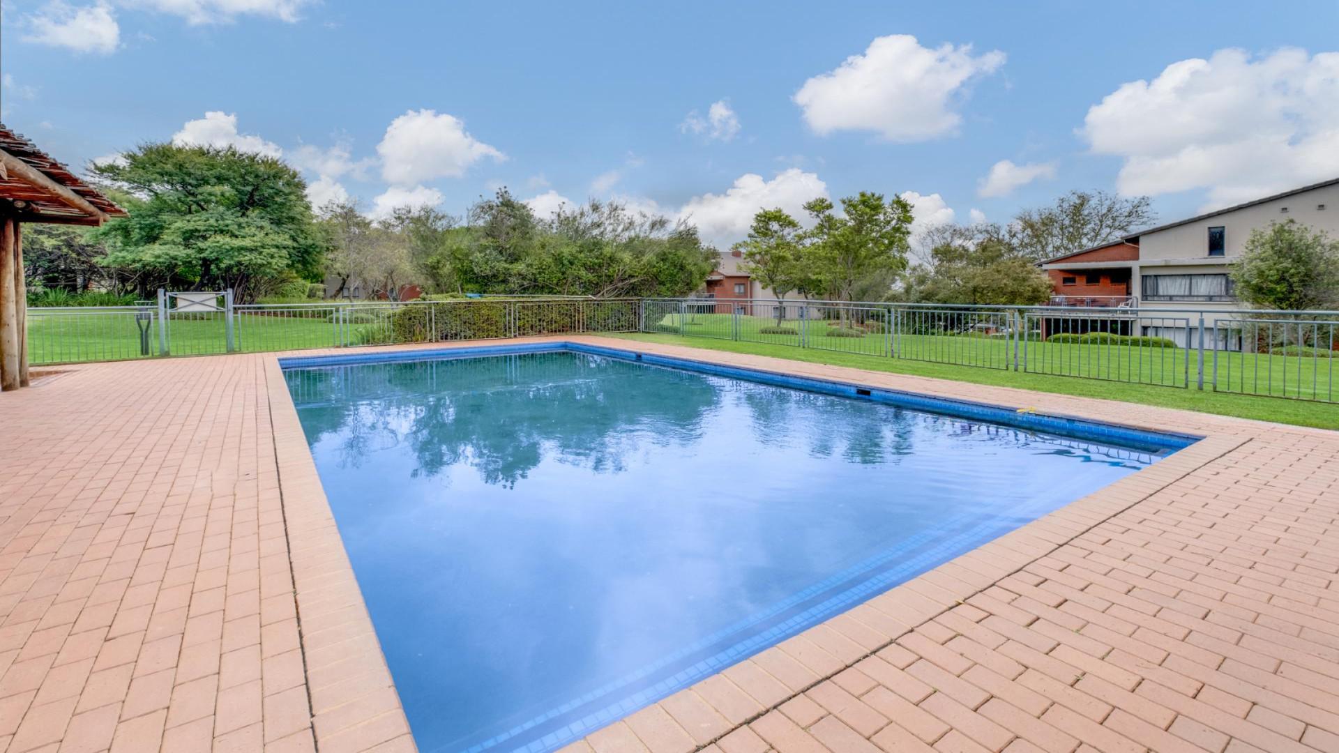 Swimming Pool of property in Jackal Creek Golf Estate