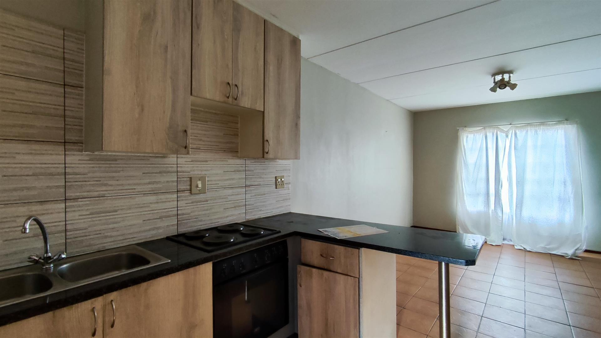 Kitchen - 8 square meters of property in Ravenswood