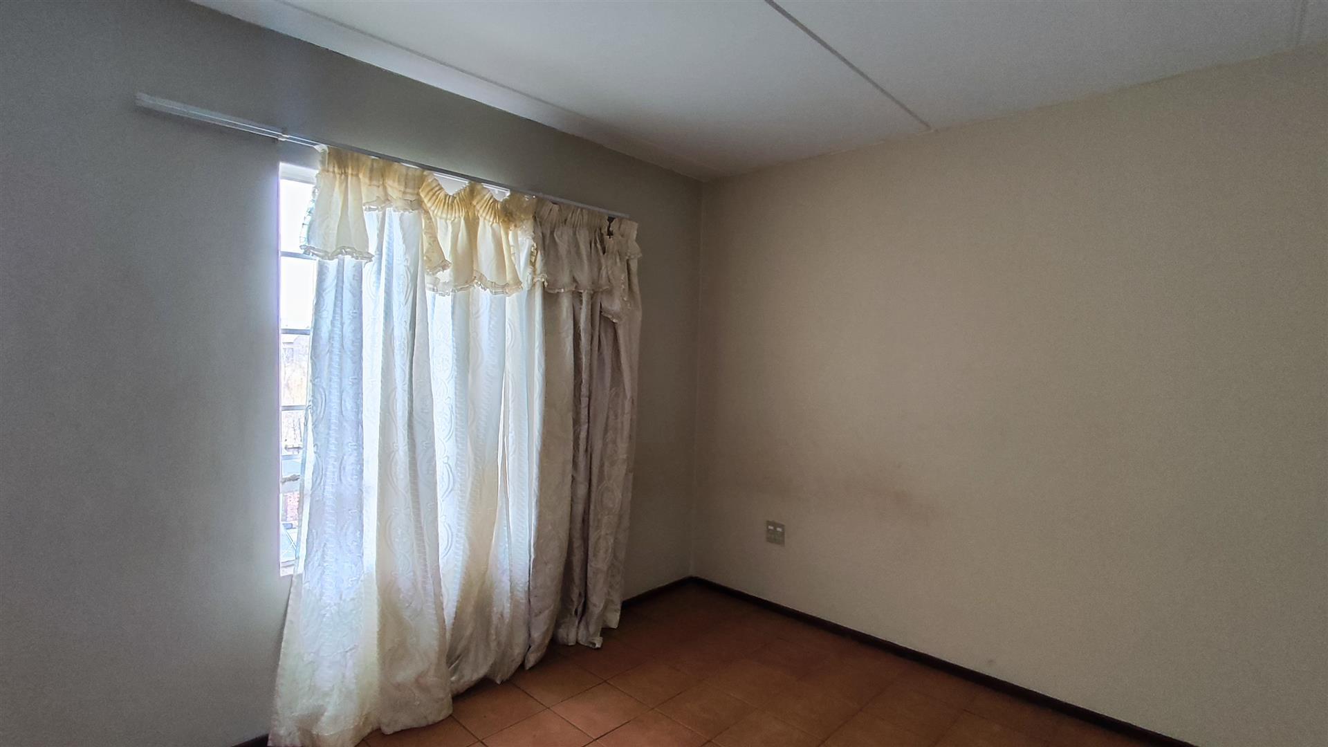 Bed Room 1 - 15 square meters of property in Ravenswood