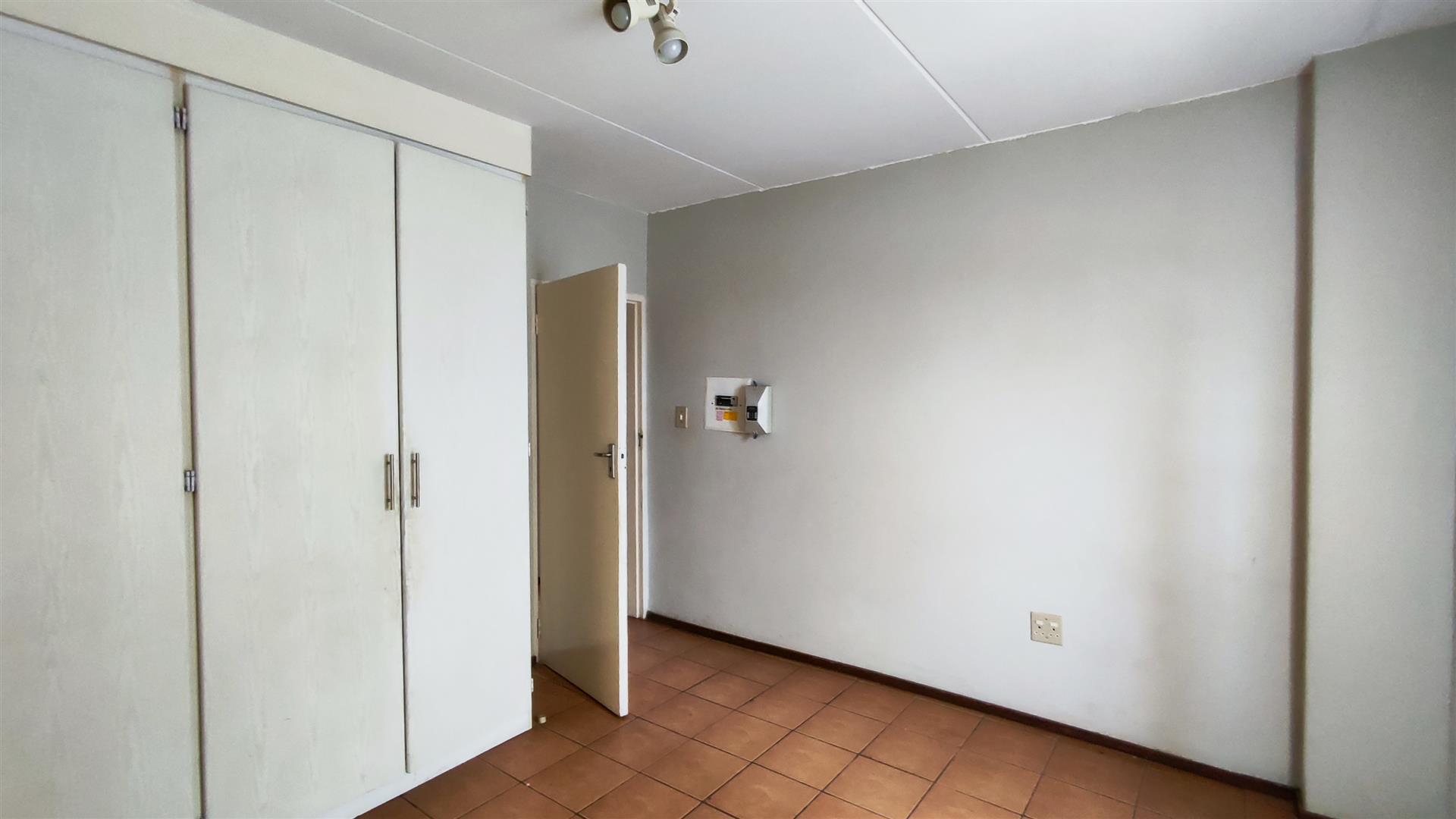 Bed Room 1 - 15 square meters of property in Ravenswood