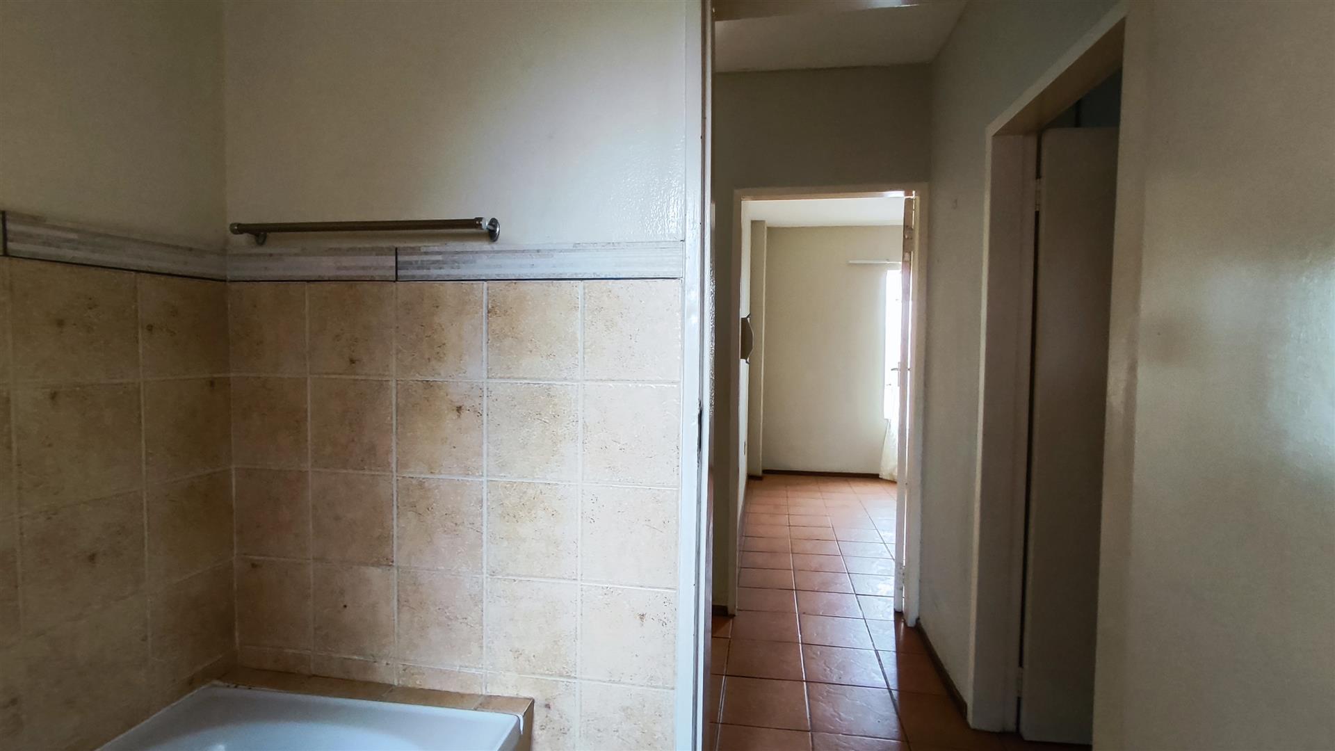 Bathroom 1 - 4 square meters of property in Ravenswood