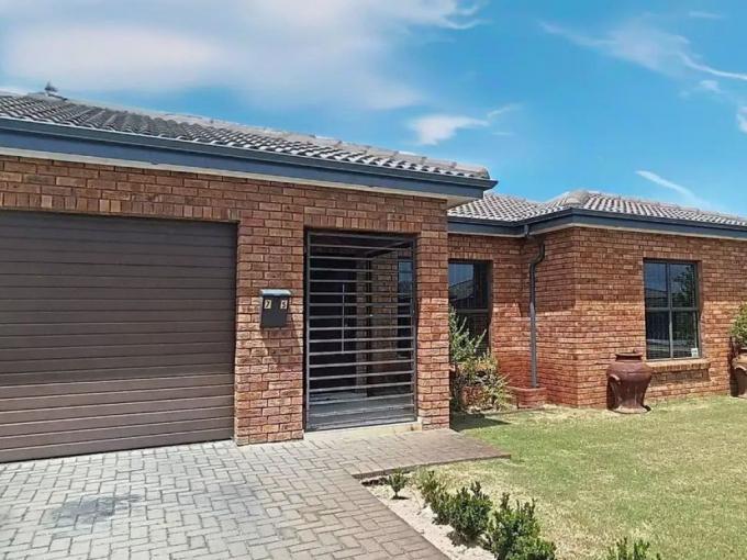 4 Bedroom House for Sale For Sale in Burgundy Estate - MR662670