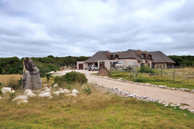 4 Bedroom House for Sale For Sale in Stilbaai (Still Bay) - MR662685