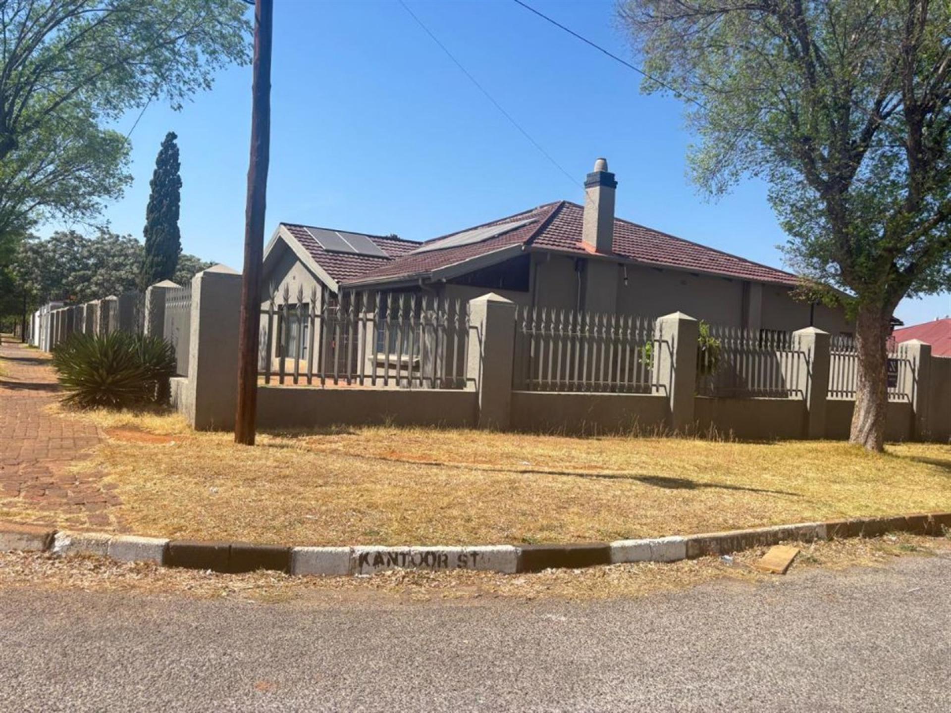 Front View of property in Florida