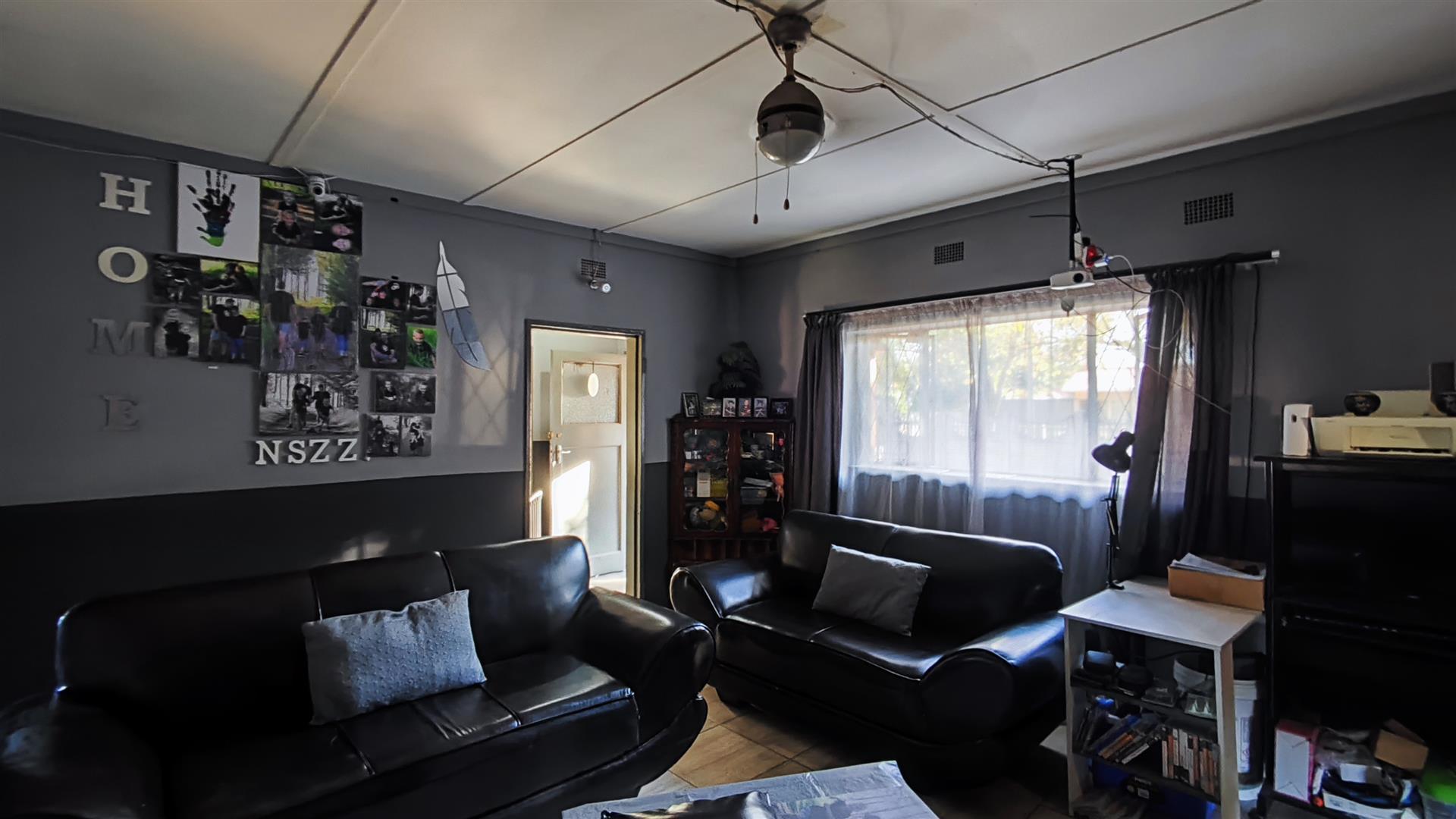 Lounges - 23 square meters of property in Vanderbijlpark