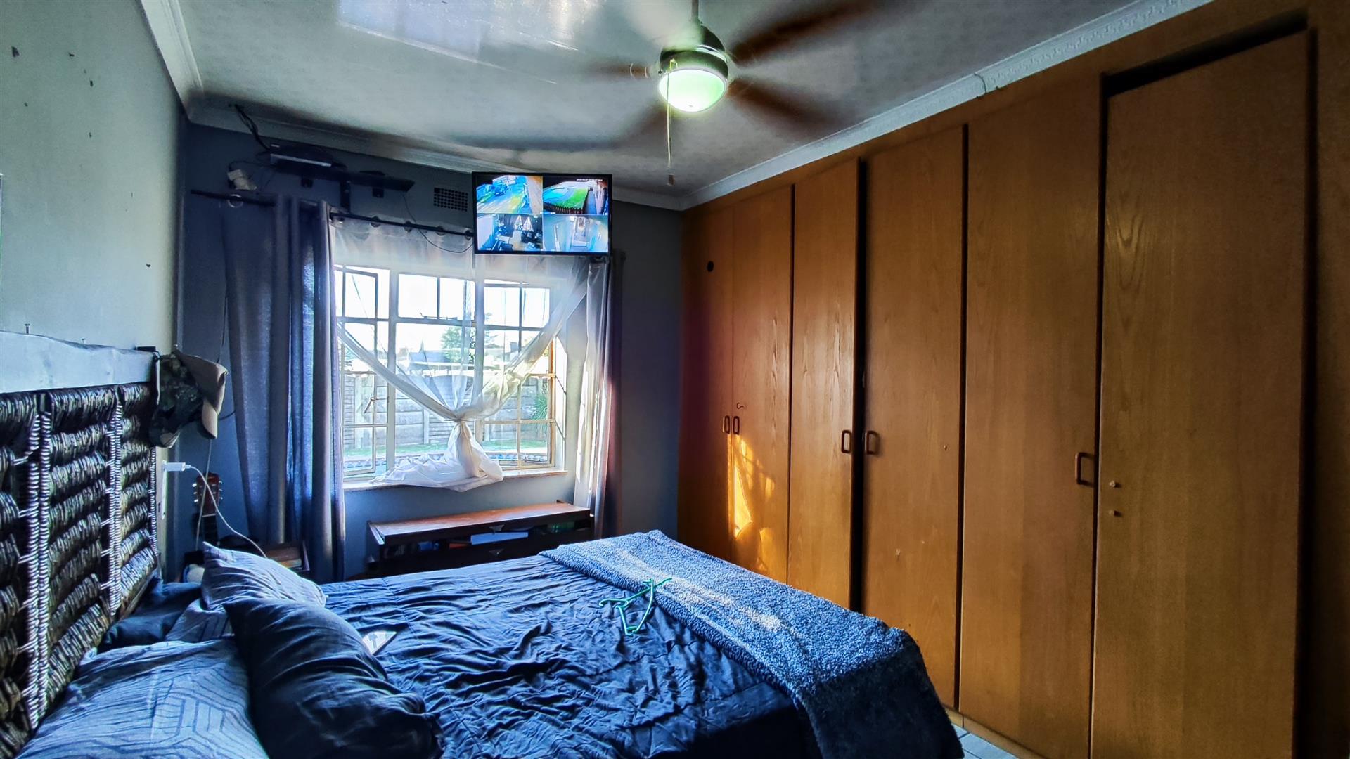 Bed Room 1 - 16 square meters of property in Vanderbijlpark