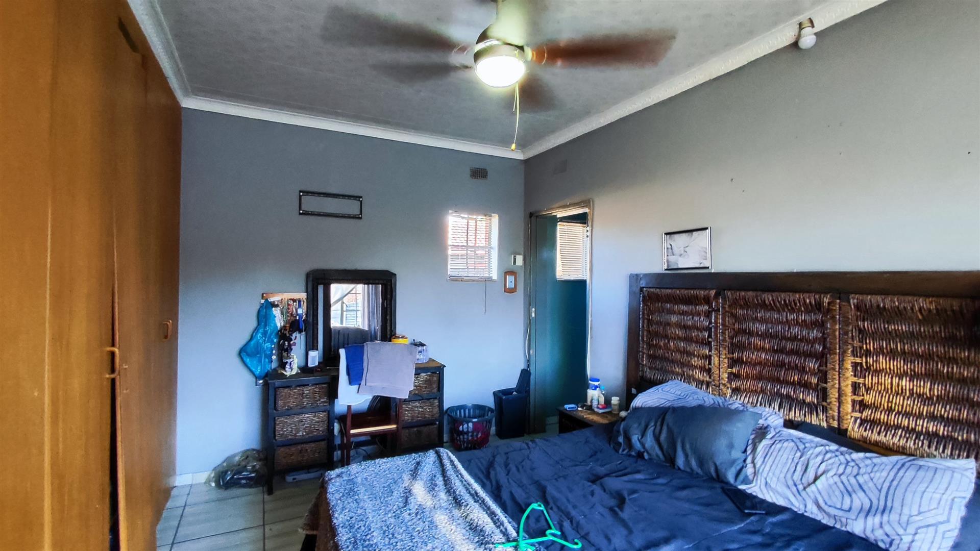 Bed Room 1 - 16 square meters of property in Vanderbijlpark