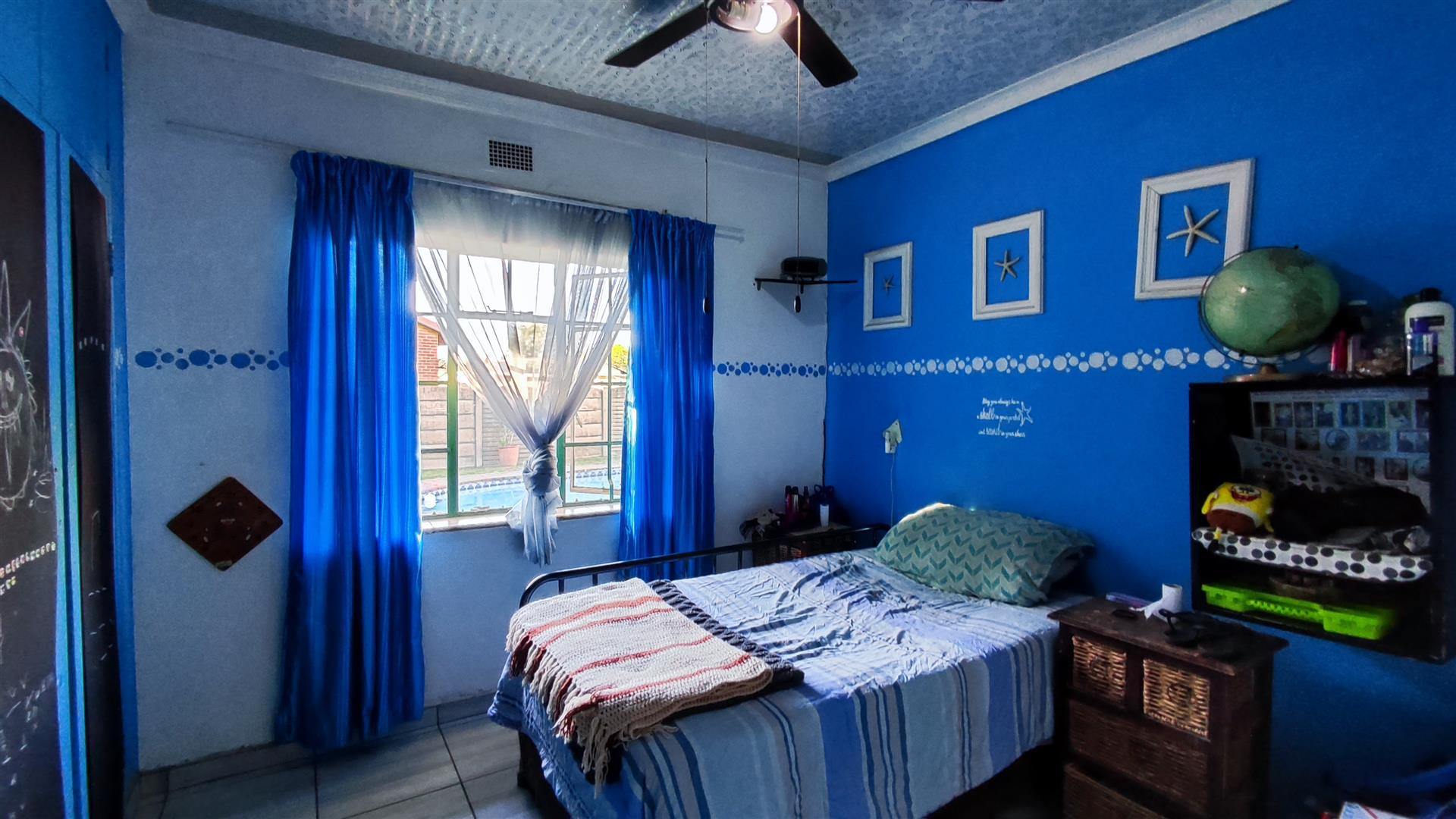 Bed Room 2 - 13 square meters of property in Vanderbijlpark