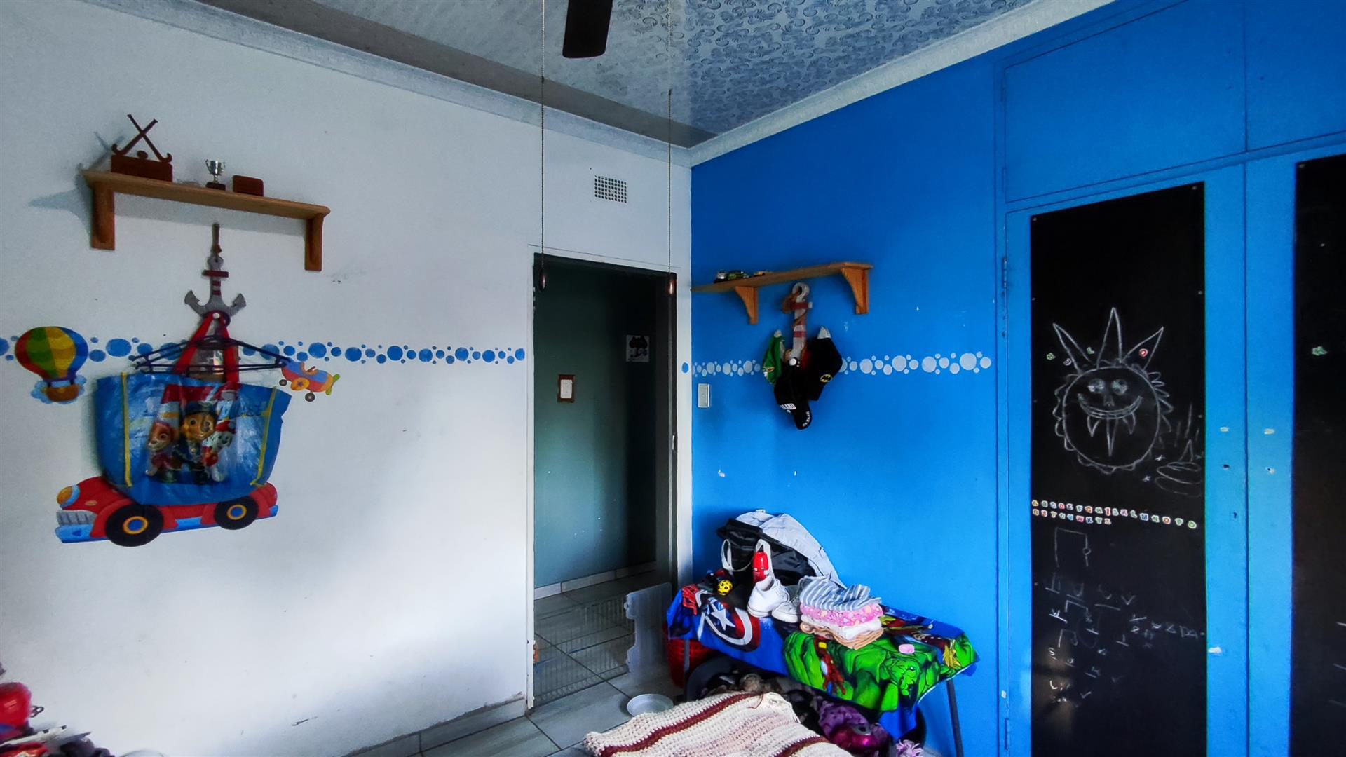 Bed Room 2 - 13 square meters of property in Vanderbijlpark