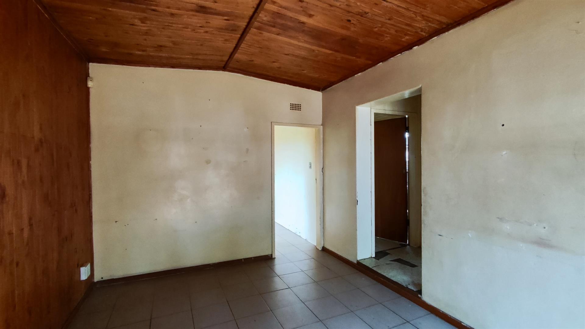 Lounges - 12 square meters of property in Casseldale