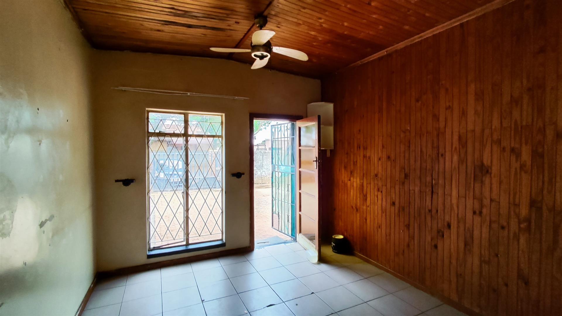 Lounges - 12 square meters of property in Casseldale