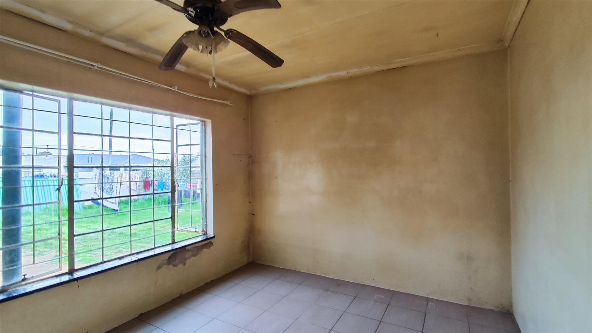 Bed Room 1 - 20 square meters of property in Casseldale