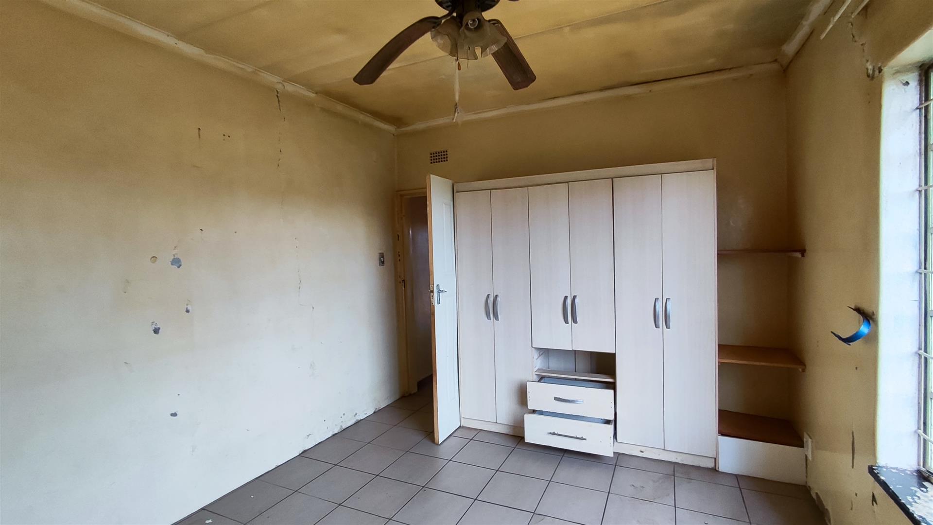 Bed Room 1 - 20 square meters of property in Casseldale