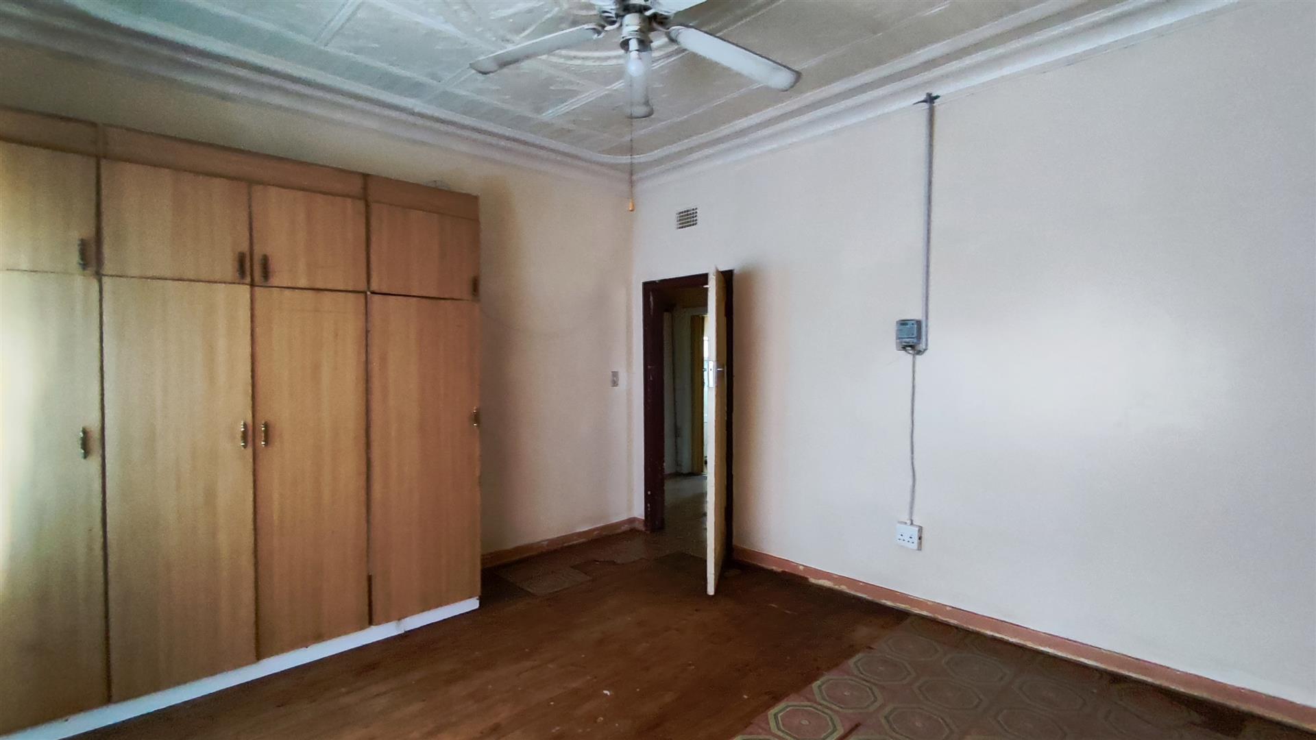 Main Bathroom of property in Casseldale