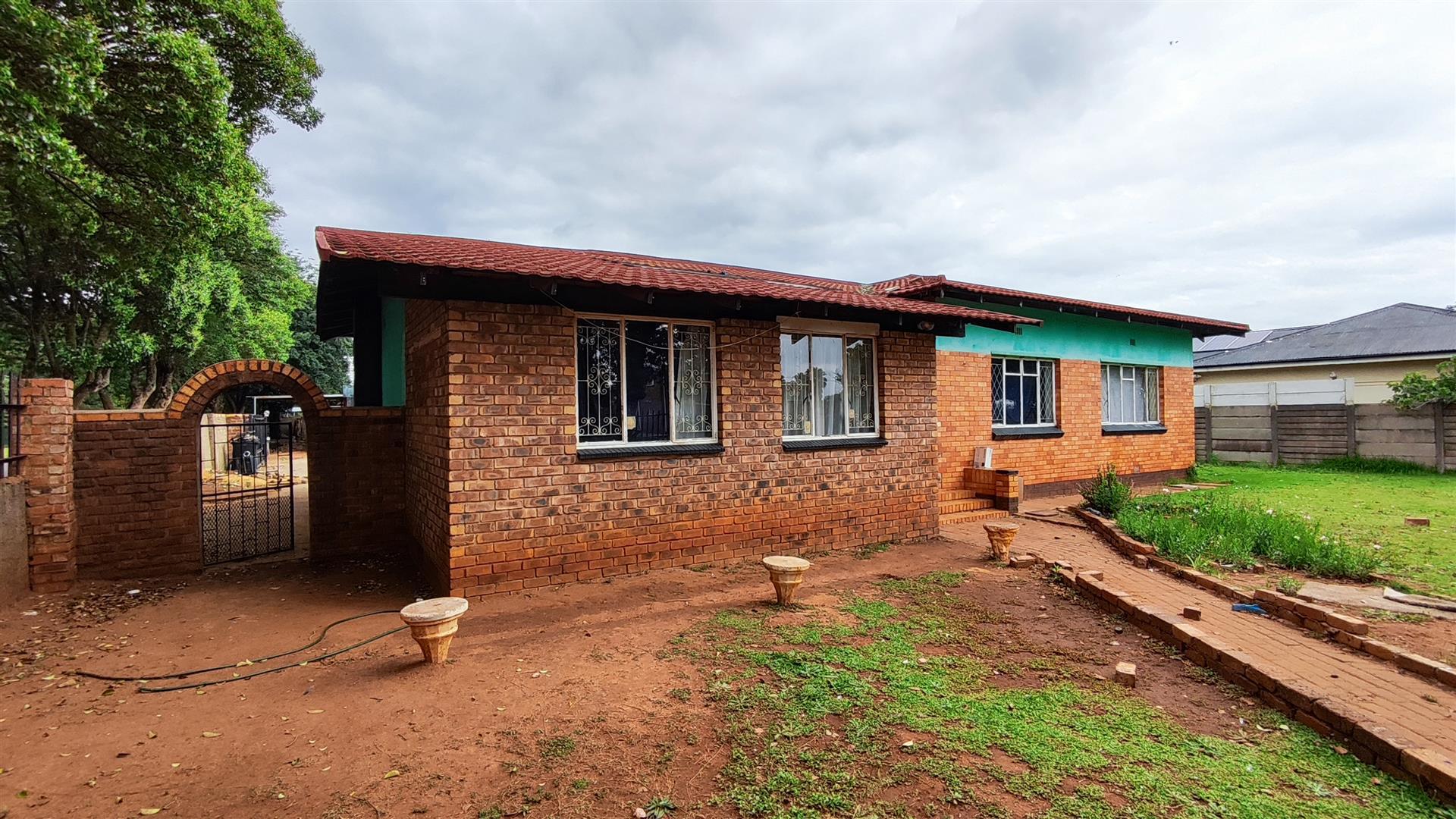 Front View of property in Casseldale