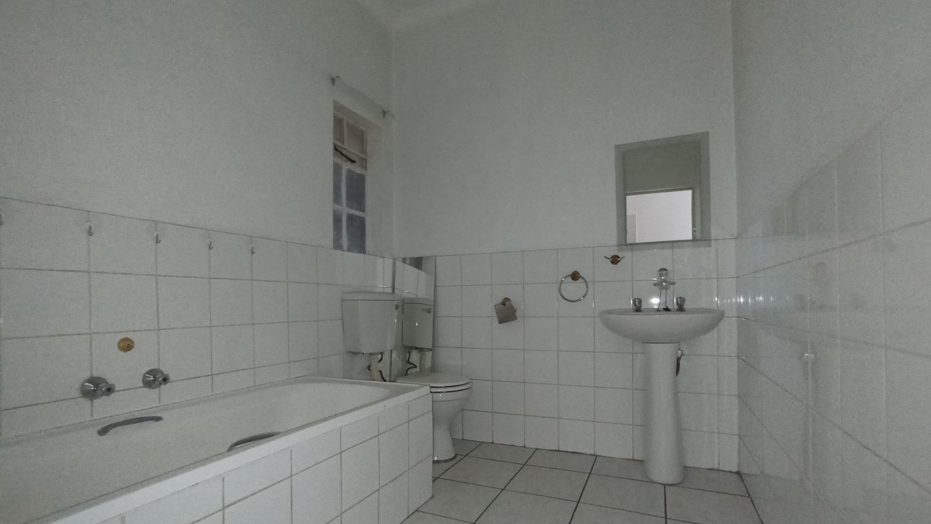 Main Bathroom - 6 square meters of property in Marlands