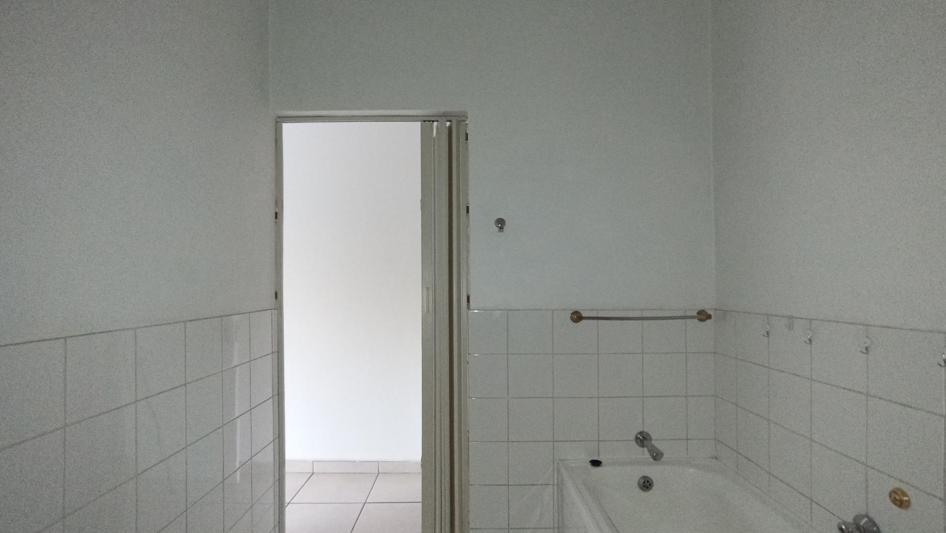 Main Bathroom - 6 square meters of property in Marlands