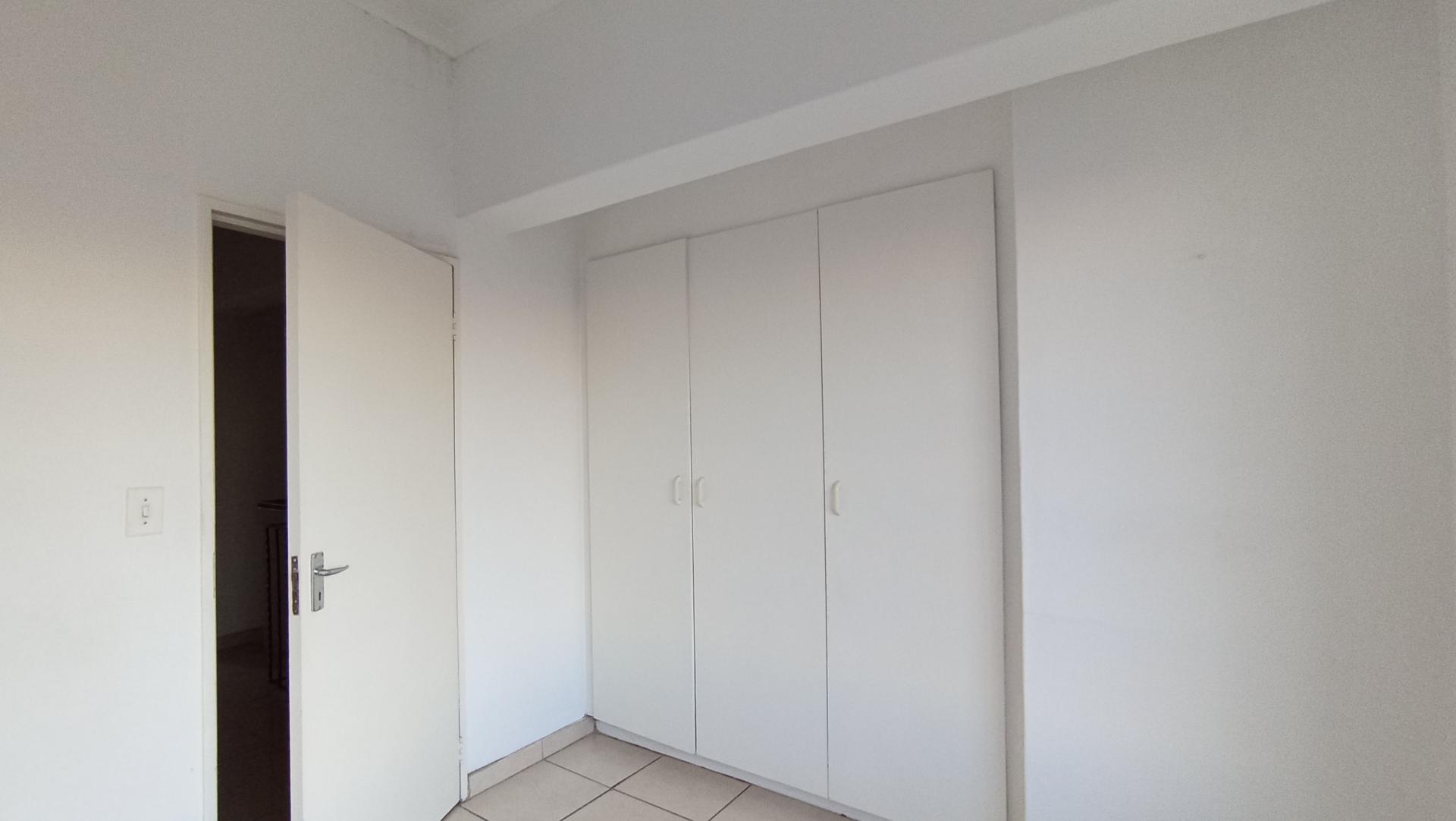 Bed Room 1 - 11 square meters of property in Marlands
