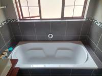 Bathroom 2 of property in Rua Vista