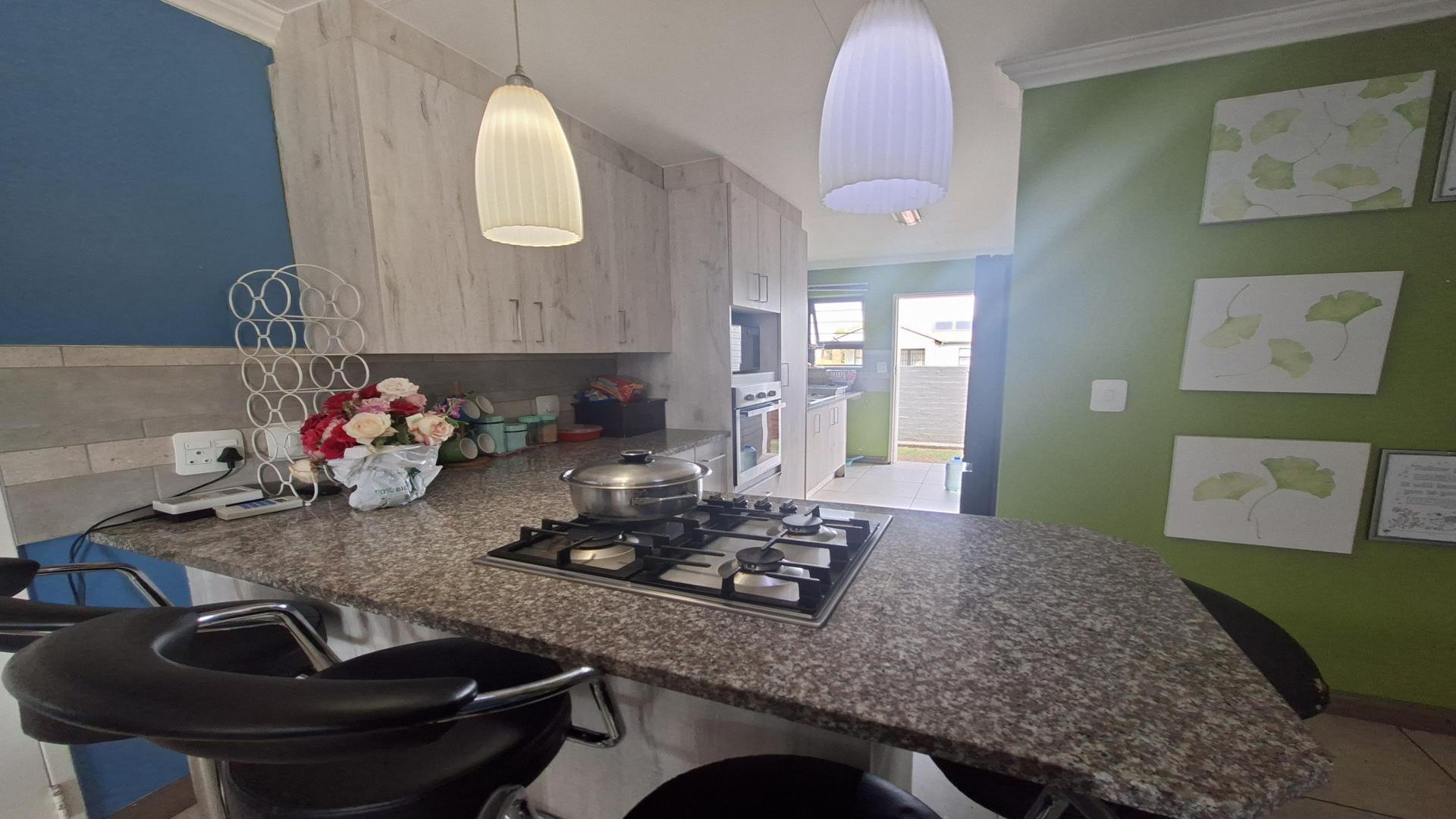 Kitchen of property in Rooihuiskraal North