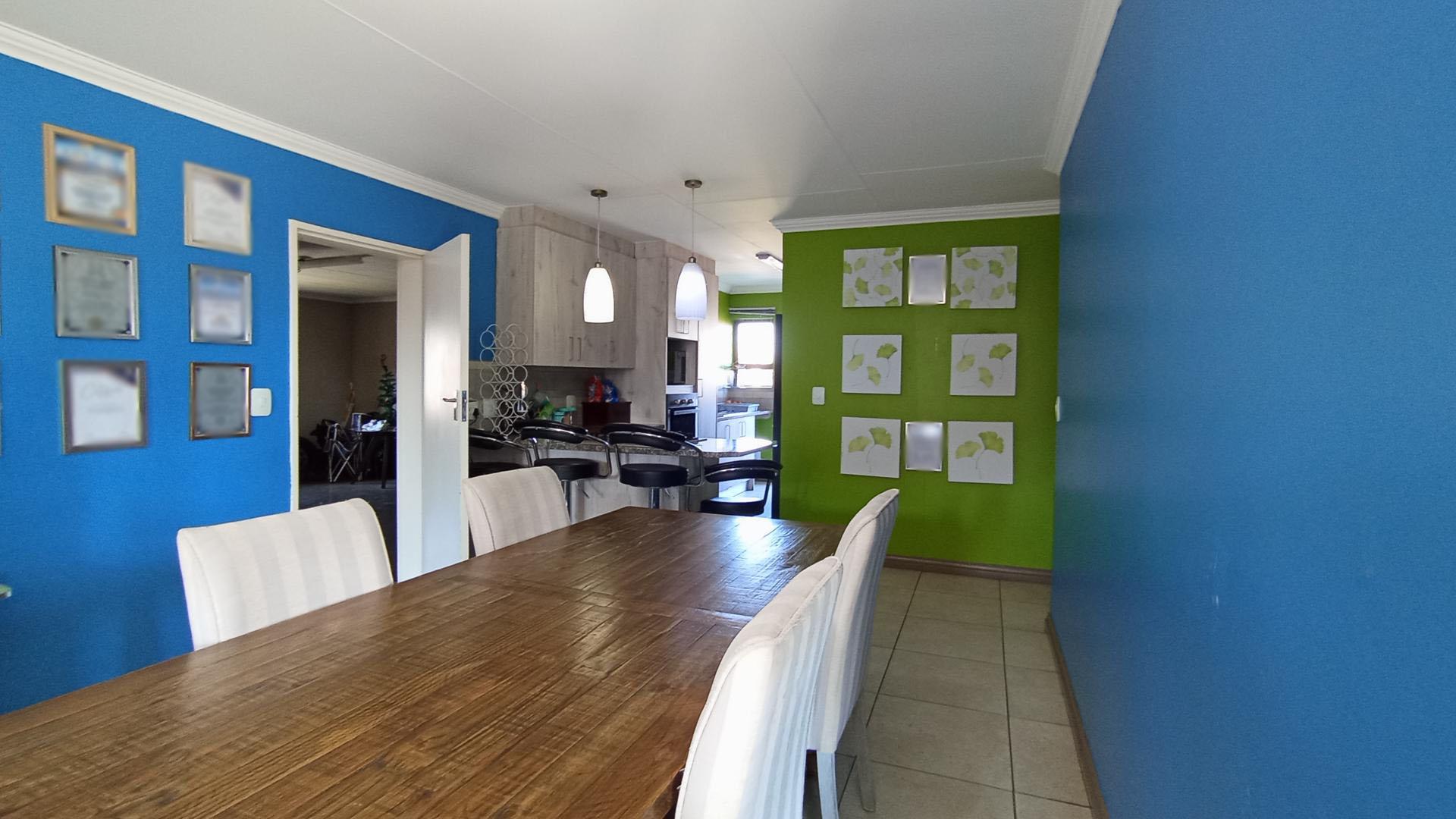 Dining Room - 18 square meters of property in Rooihuiskraal North
