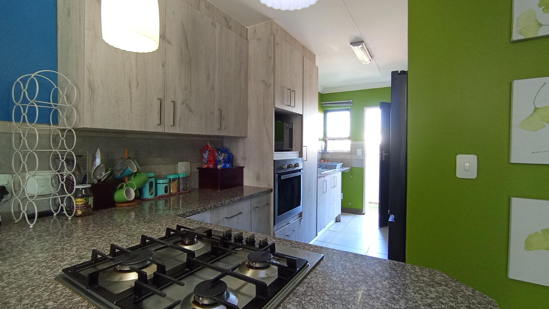 Kitchen - 8 square meters of property in Rooihuiskraal North