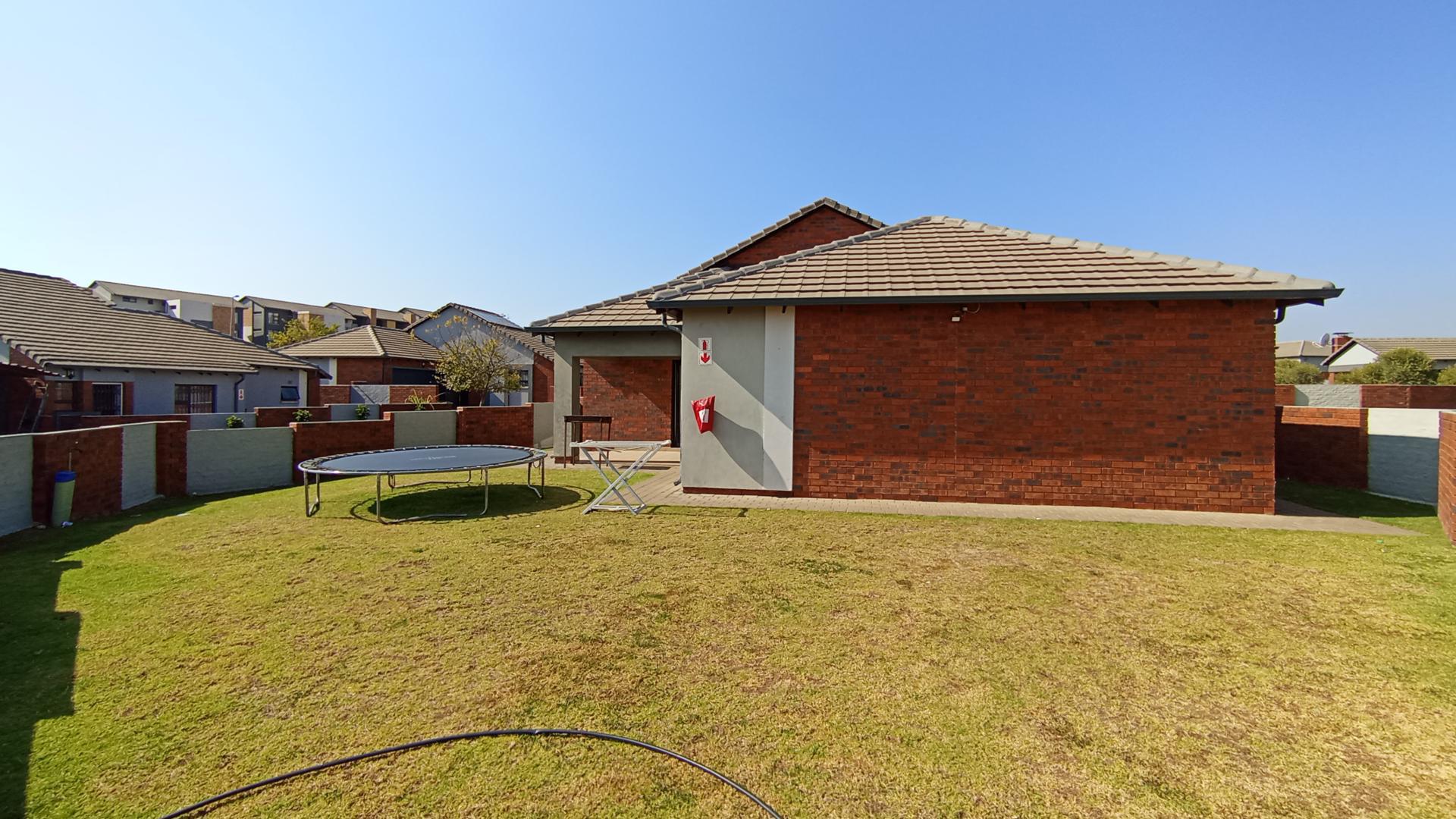 Backyard of property in Rooihuiskraal North