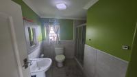 Bathroom 1 of property in Rooihuiskraal North
