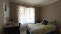 Bed Room 2 - 11 square meters of property in Rooihuiskraal North
