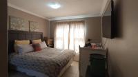 Main Bedroom - 17 square meters of property in Rooihuiskraal North