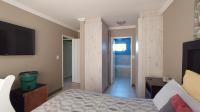 Main Bedroom - 17 square meters of property in Rooihuiskraal North