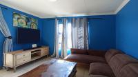 Lounges - 19 square meters of property in Rooihuiskraal North