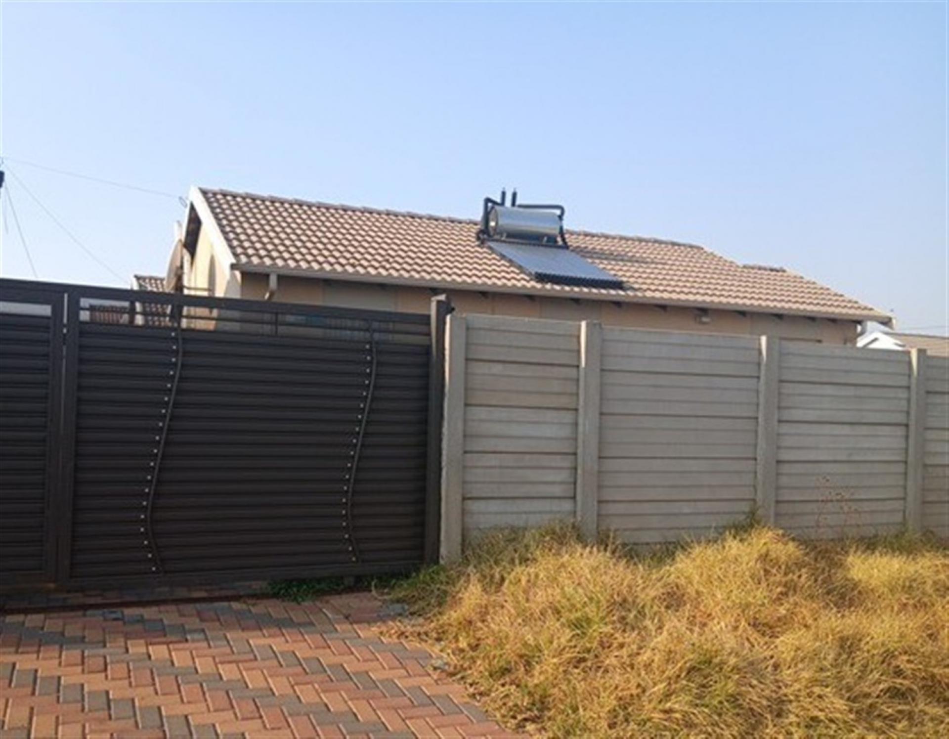 Front View of property in Palm Ridge