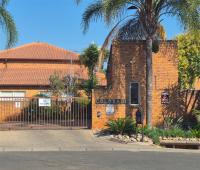 Front View of property in Weltevreden Park