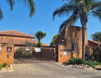Front View of property in Weltevreden Park