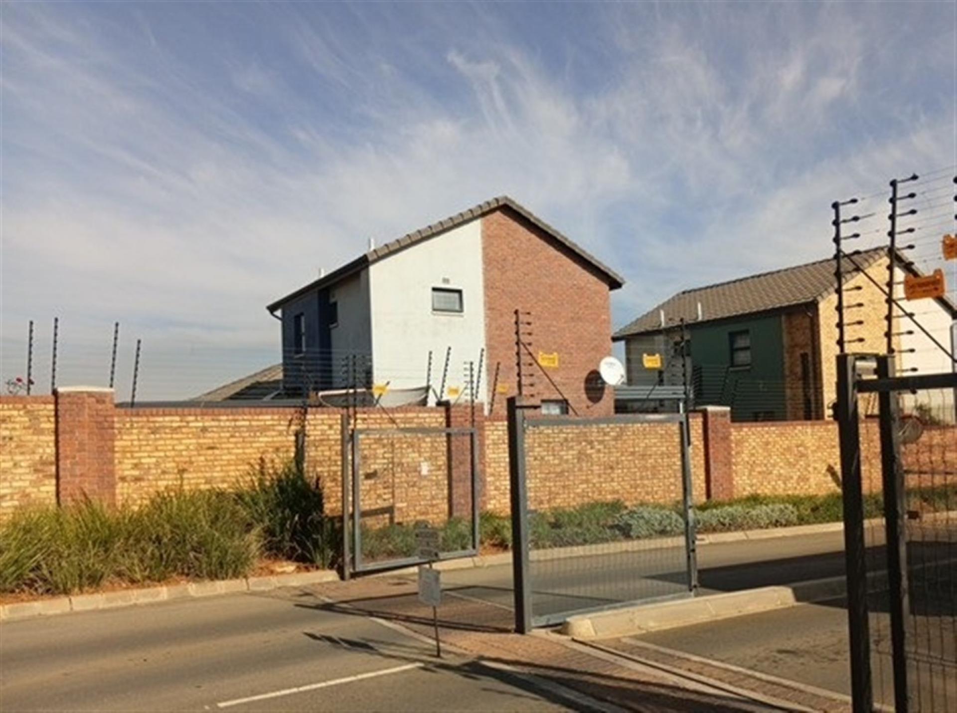 Front View of property in Cosmo City
