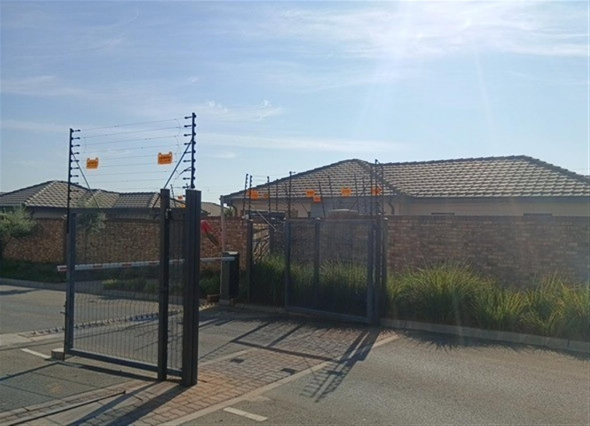 Front View of property in Cosmo City