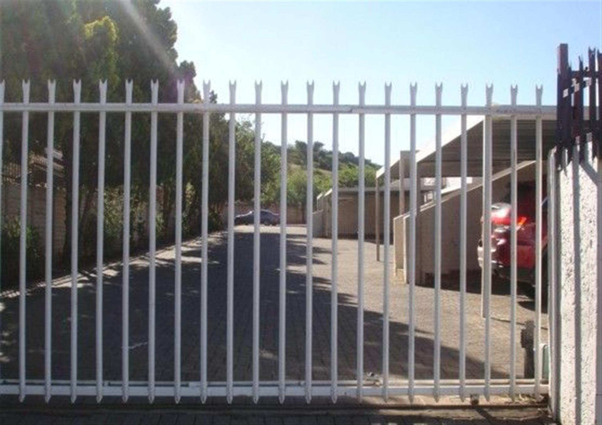 Front View of property in Uitsig