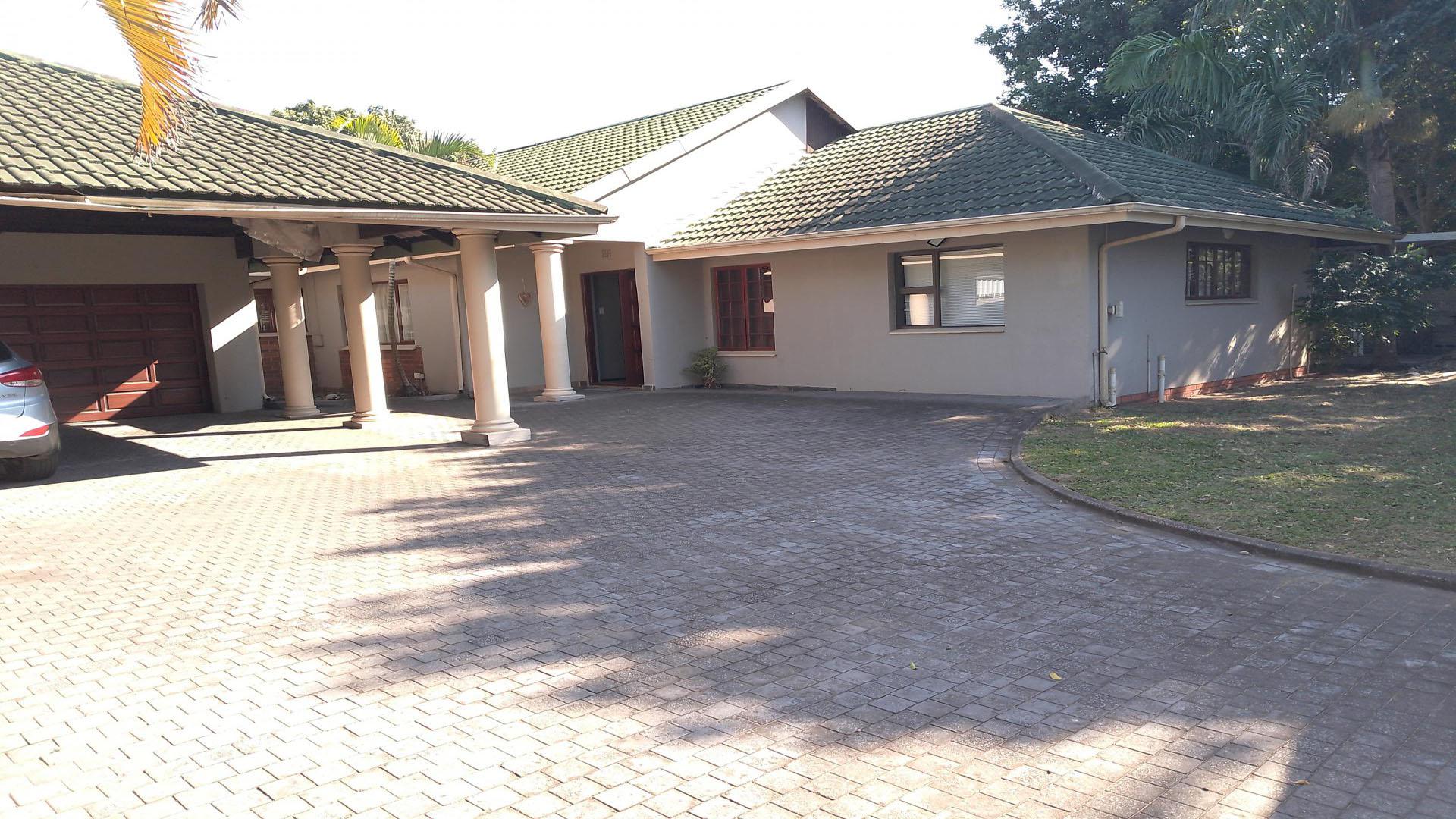 Front View of property in Meer En See