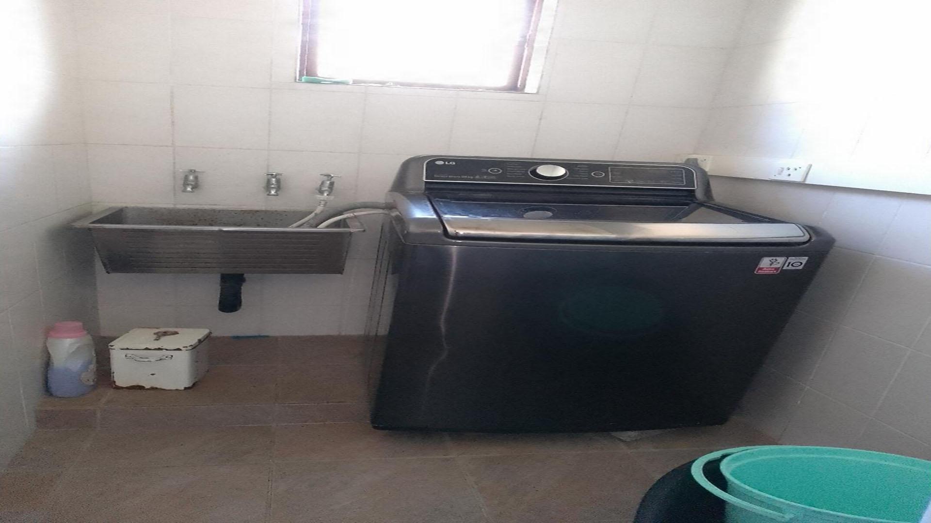 Scullery - 5 square meters of property in Meer En See