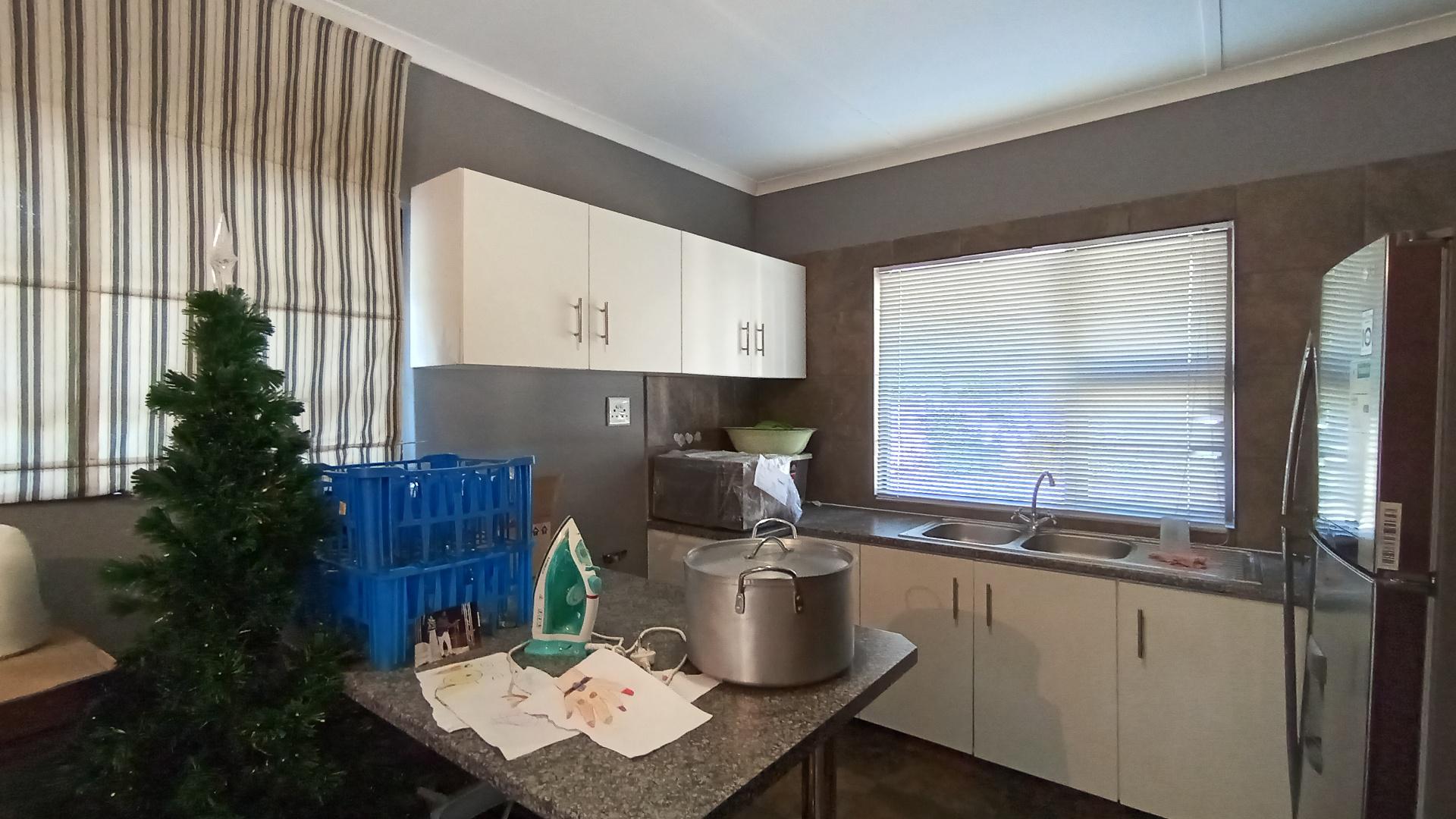 Kitchen - 38 square meters of property in Meer En See