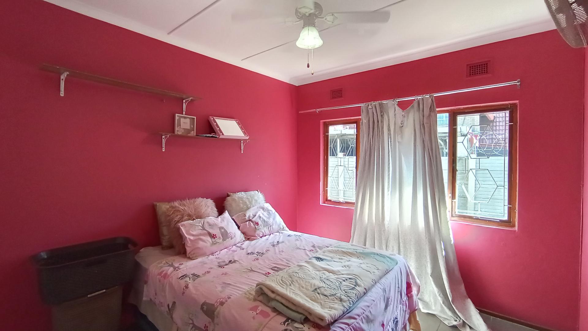 Bed Room 2 - 16 square meters of property in Meer En See