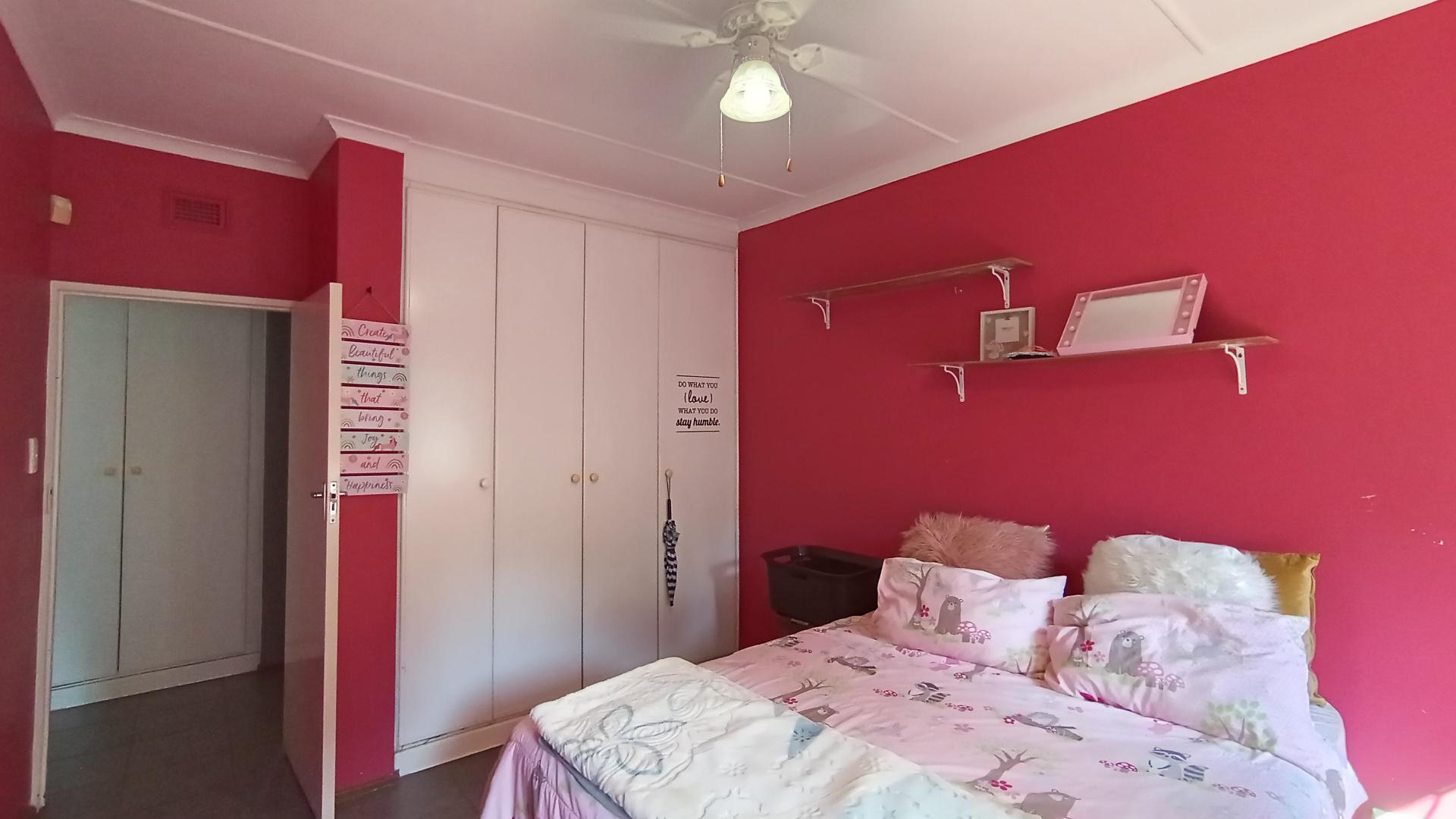 Bed Room 2 - 16 square meters of property in Meer En See