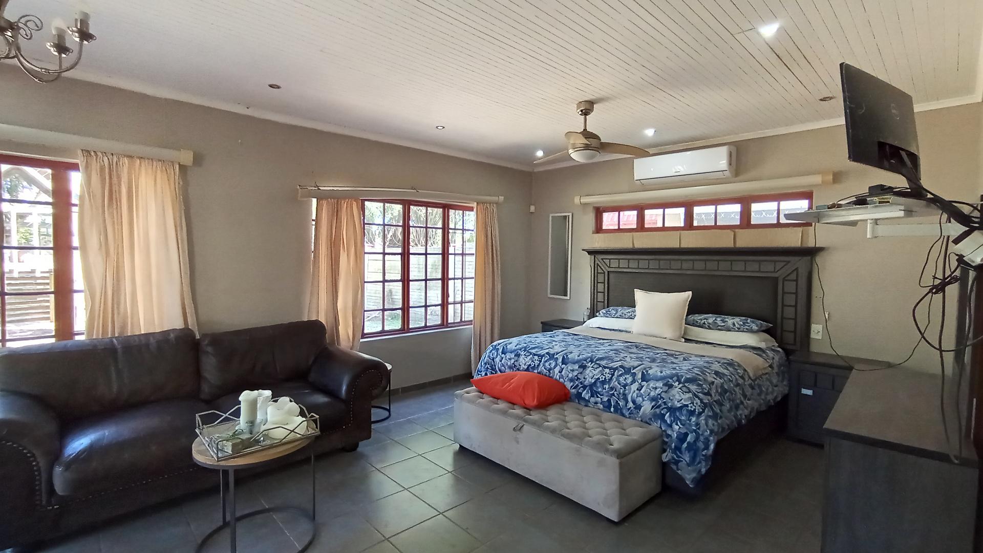 Bed Room 3 - 35 square meters of property in Meer En See